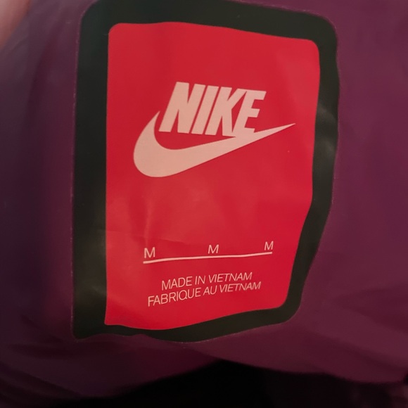 Nike Women's Uptown 550 Down Puffer Vest- Women’s Size Medium - Picture 7 of 7